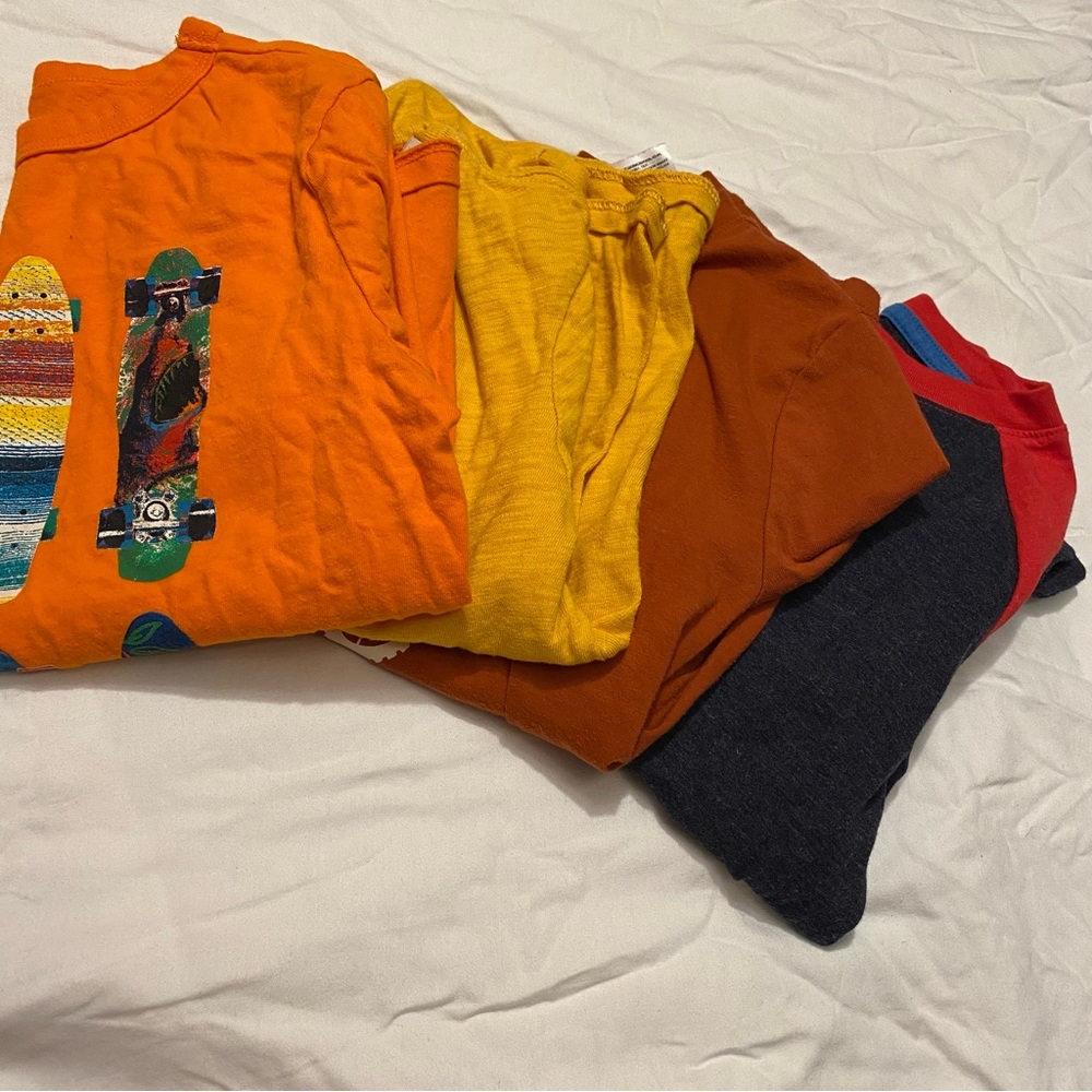 Lot of four short sleeve graphic tees (Gap/ Cat + Jack) ⚽️ size small
